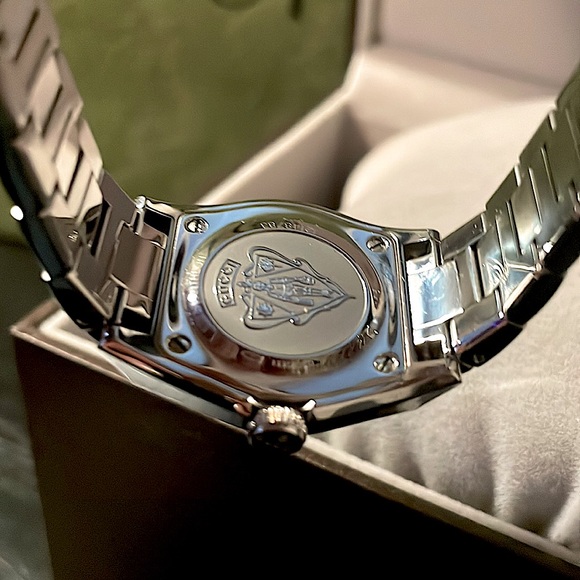 Gucci Pantheon/ stainless steel bracelet black dial - Picture 8 of 8